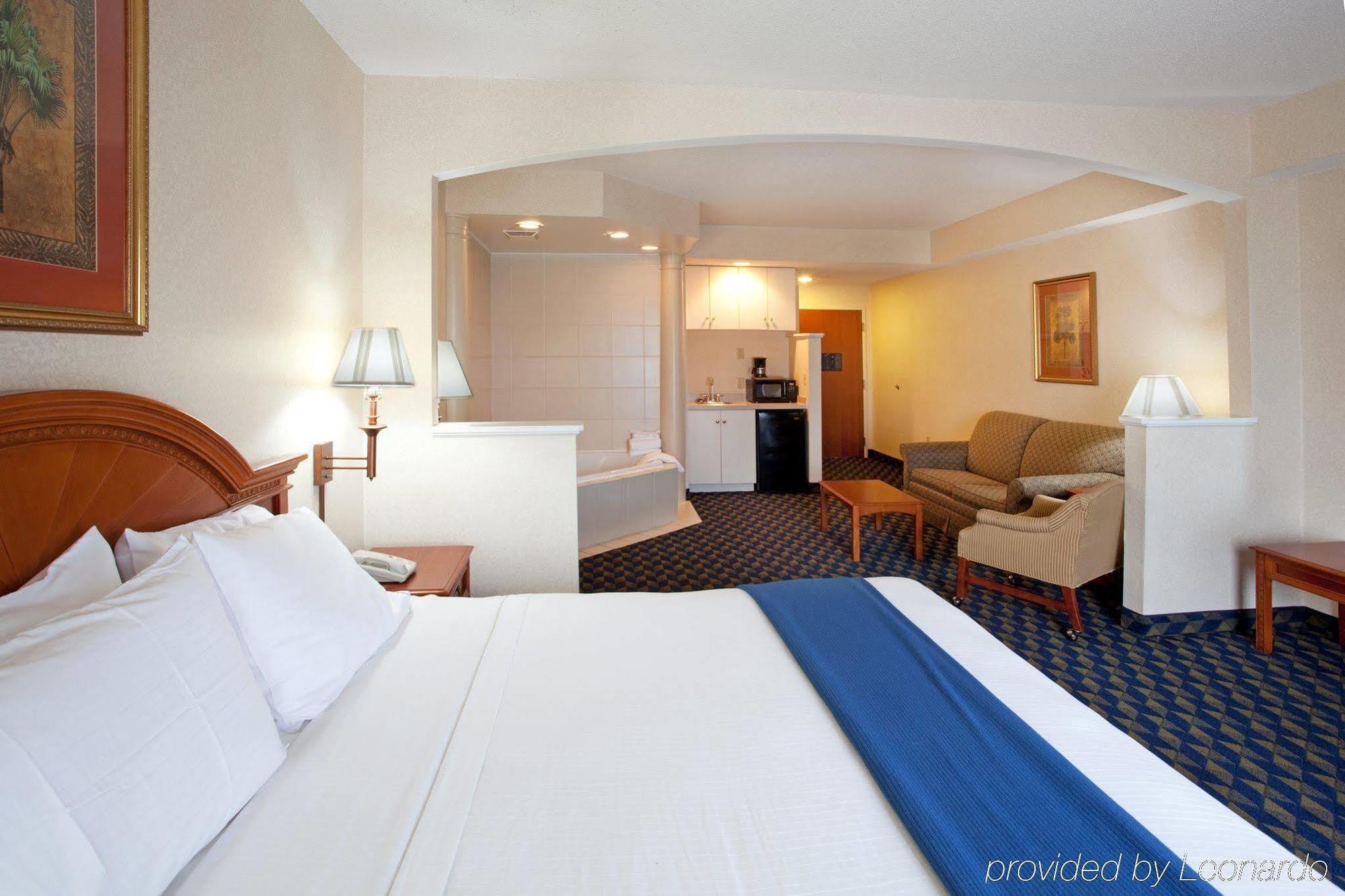 Holiday Inn Express & Suites Orangeburg By Ihg Exterior foto